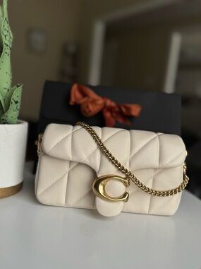 Coach Quilted Crossbody Chain Tabby in Chalk